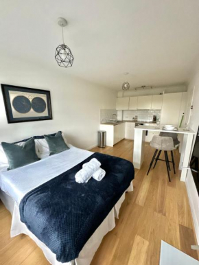 Northern Line Studio Stay with Free Parking